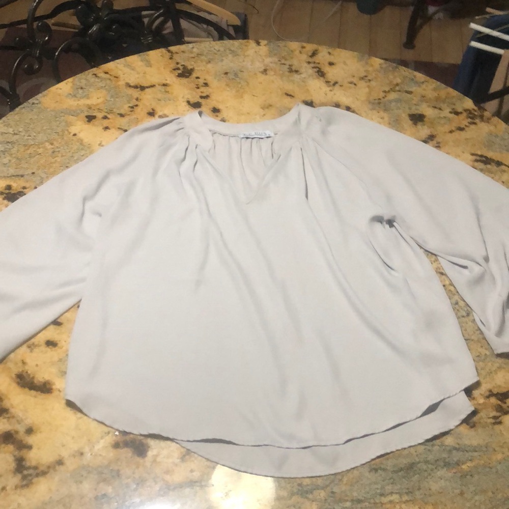 Beautiful TC Ellis gray blouse size large